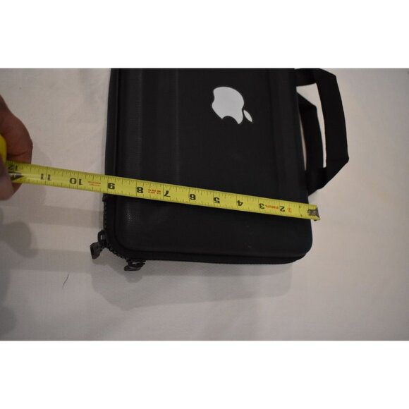 Thulke Gauntlet MacBook Pro Attache Case Black - Picture 8 of 10